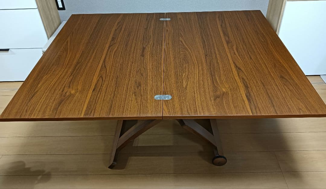 カリガリス（イタリア製）マスコッティ 昇降式テーブル