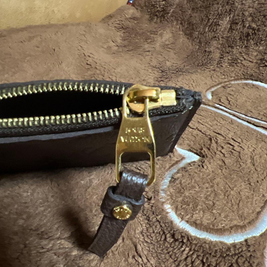 ルイ・ヴィトン　アンプラントケース　財布