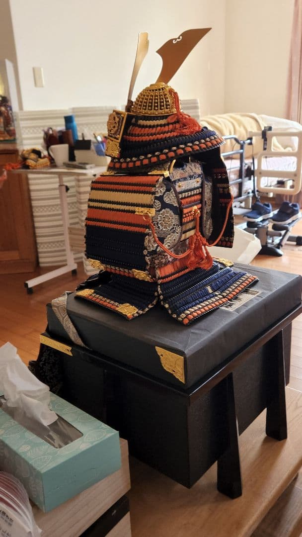 鈴甲子雄山の10号鎧、ジャンク扱いで出品。鍬形は24金張り。特別値引き