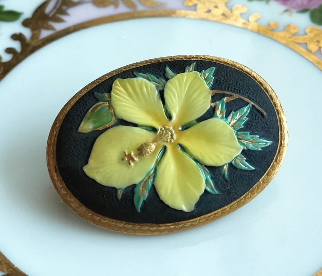 有田焼 俊兼 トシカネ 黄色 ハイビスカス ブローチ - メルカリ
