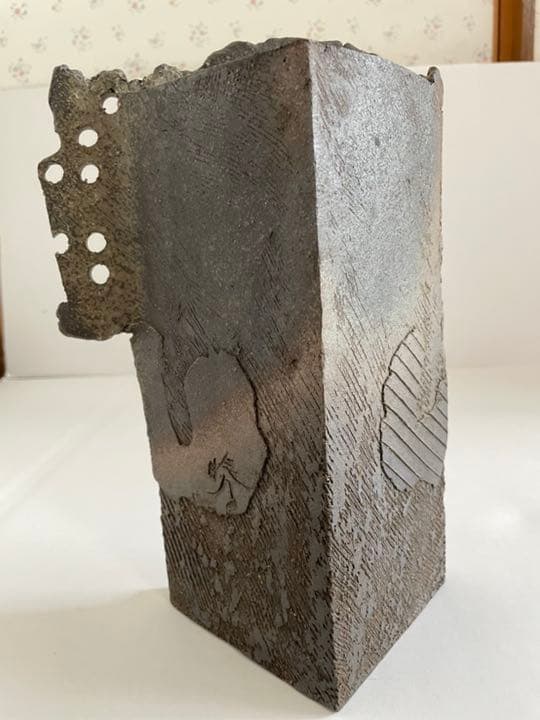 亀井勝　灰釉花入　 共箱・共布・栞