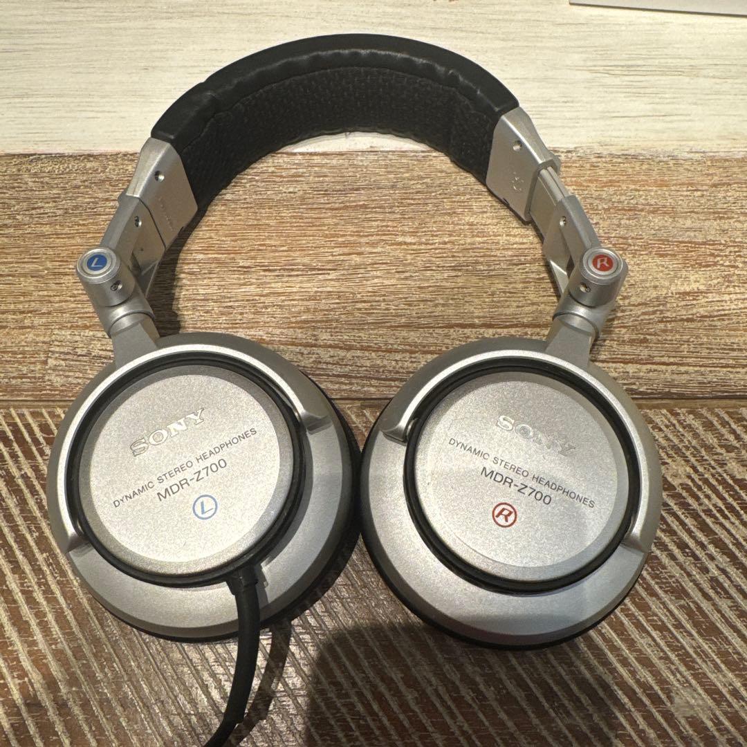 SONY MDR-Z700 ダイナミックステレオヘッドフォン MDR-Z700 (Stereo Headphones) | Gallery | Sony Design - Sony Group