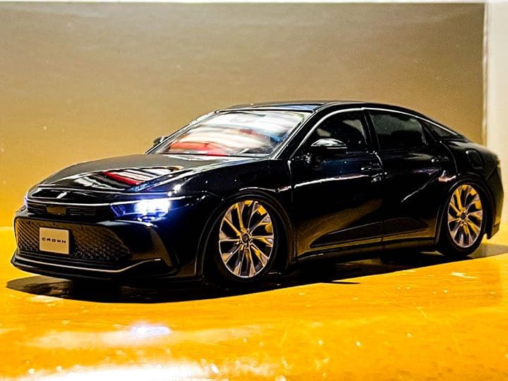 トヨタ新型クラウンクロスオーバー カラーサンプル ミニカー セール中
