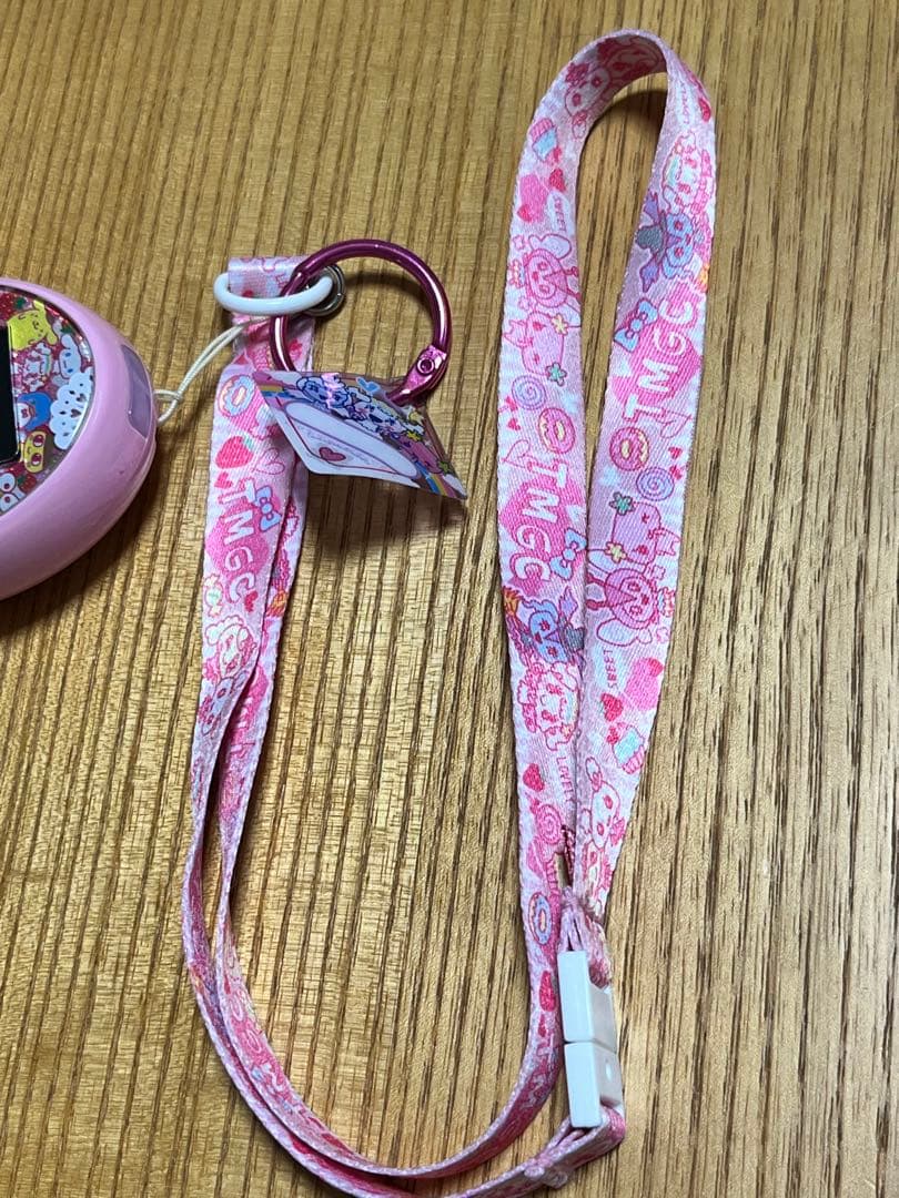 たまごっちみーつ　サンリオキャラクターズver. ピンク　ストラップ付き