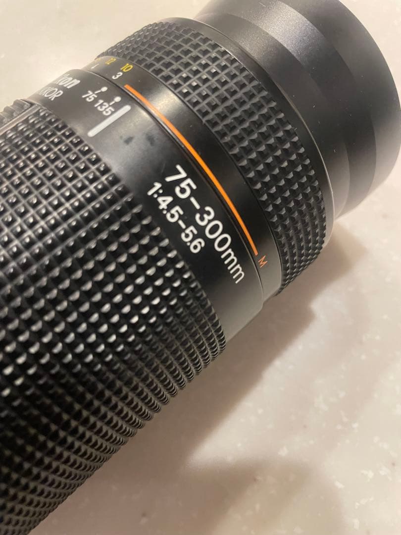 Nikon 75-300mm f/4.5-5.6 ズームレンズ