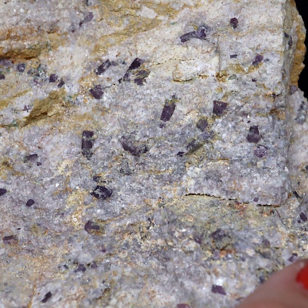 カリフォルア産 コランダム 原石 399.5g CRD100 鉱物　天然石