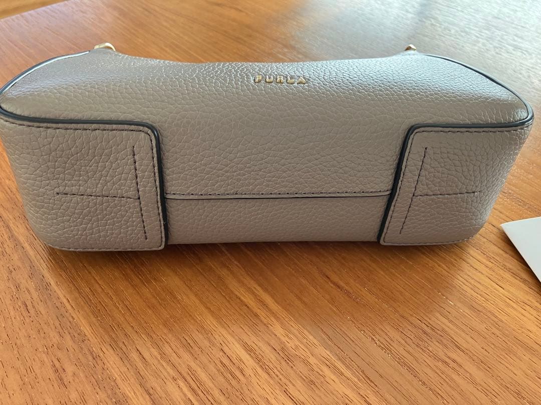 FURLA グレー レザー ショルダーバッグ