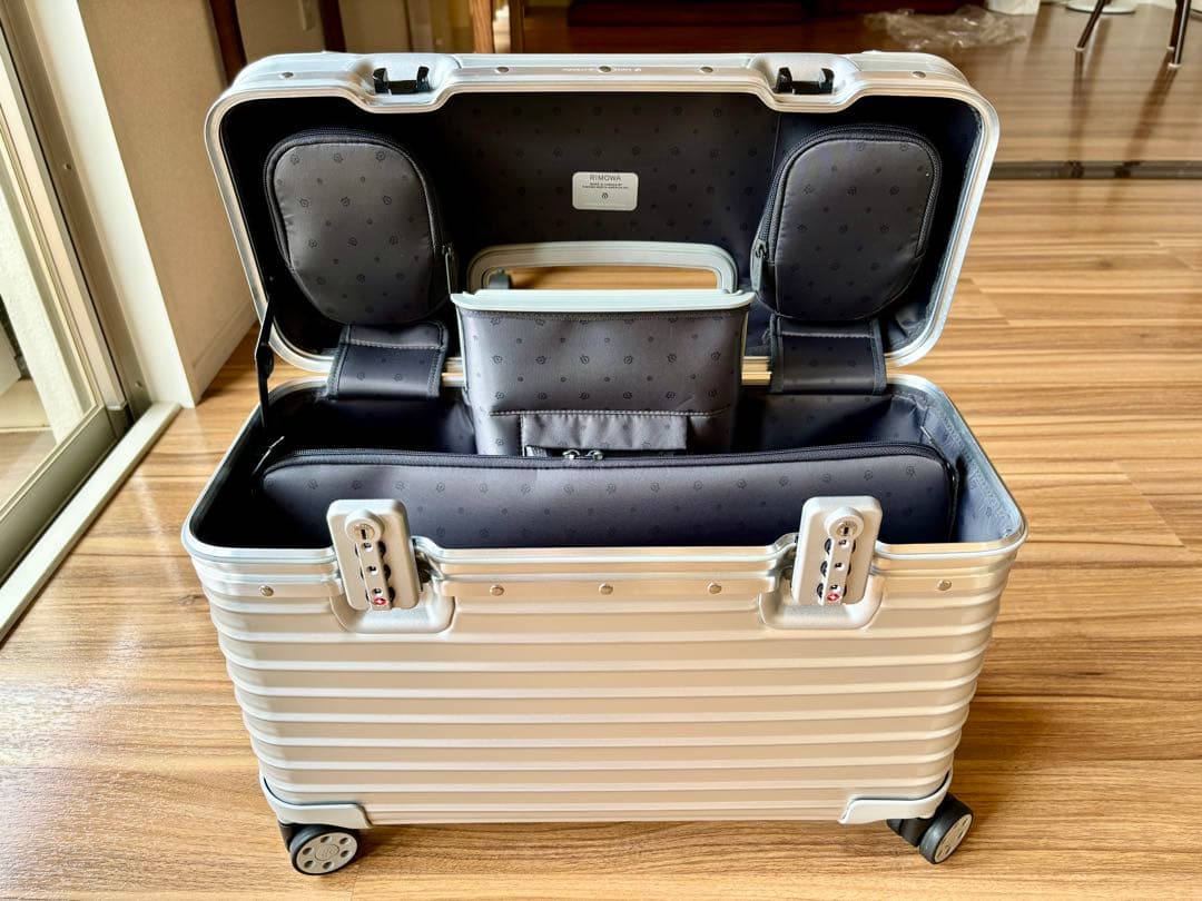 ⭐️ ほぼ新品！Rimowa4輪 パイロット ⭐️ 価格相談 OK！⭐️