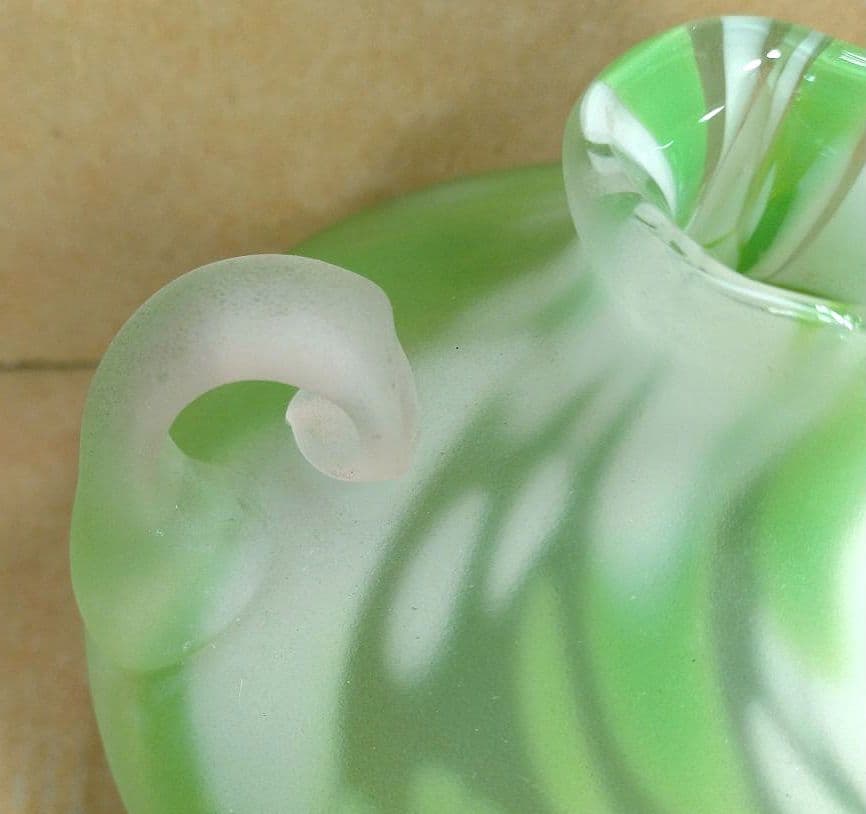 本物保証】藤田喬平 手吹 花瓶(白,緑系) 共箱 美品