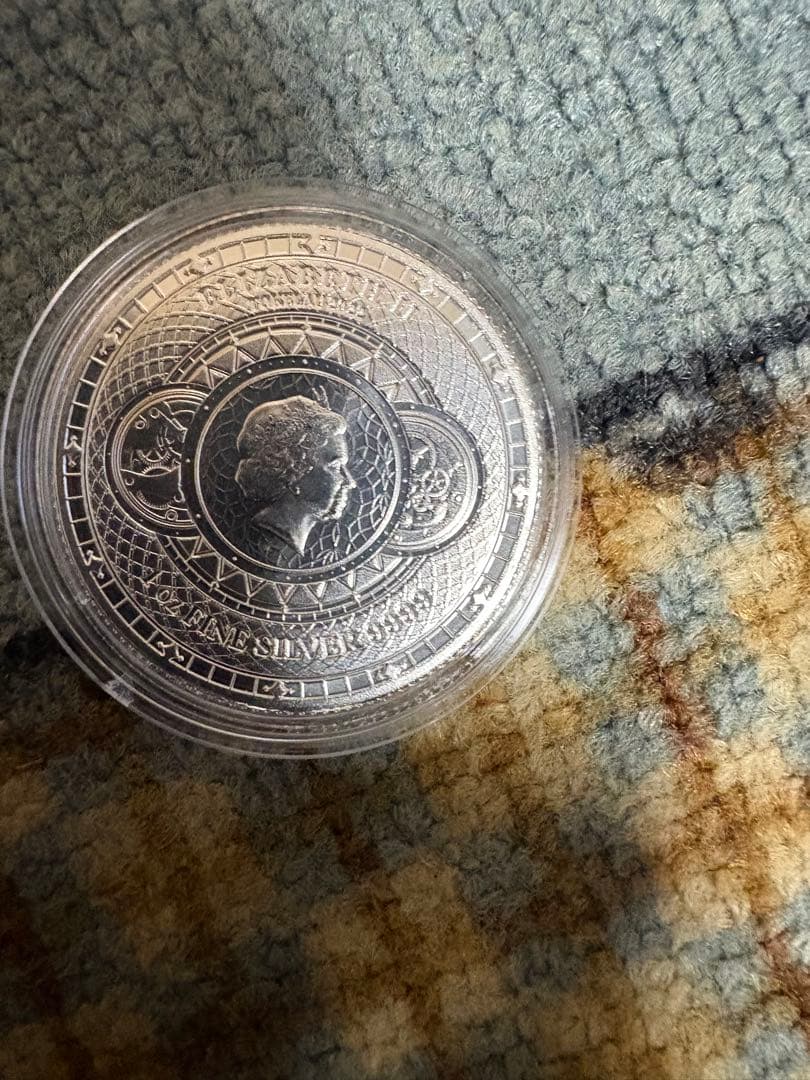 メルハン様専用銀製パンダ硬貨 10元＆トケラウクロノス銀貨保証書画像あり