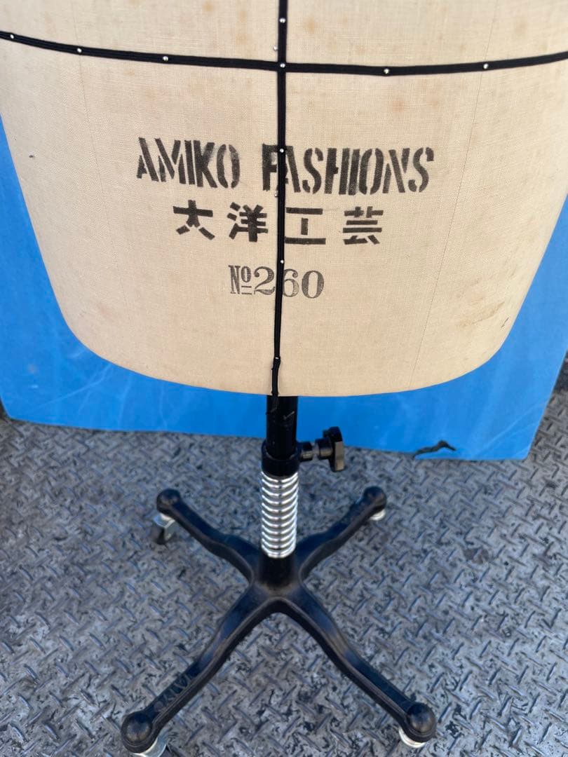 株)大洋工芸アミコファッションズの8号MISSY体型のトルソーピン刺し