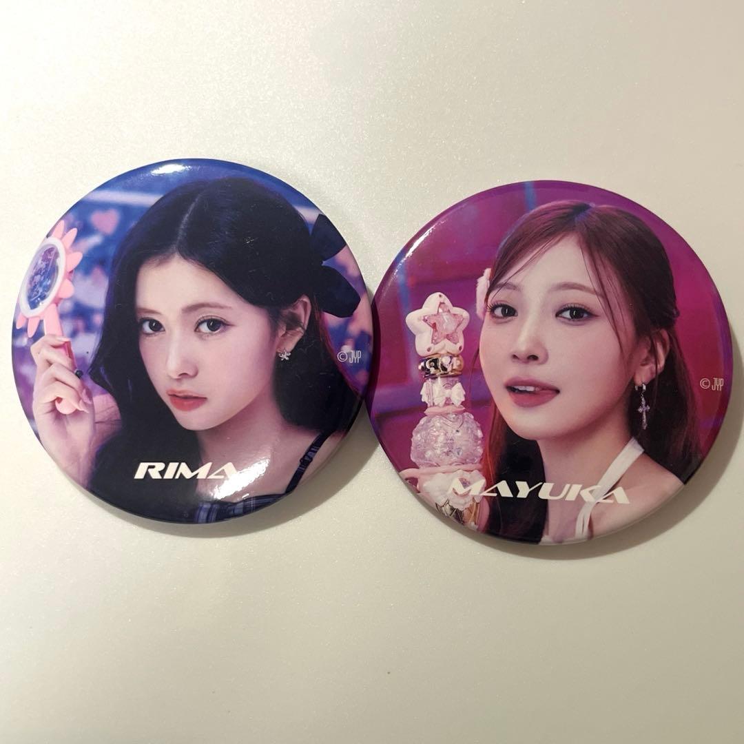 NiziU NiziUniverse POPUP ランダム缶バッジ マユカ リマ - メルカリ