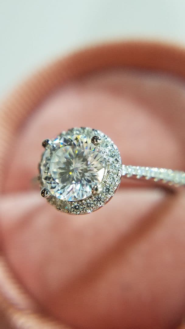 N.ページ！最高級モアサナイト　100面カット　1カラット　ヘイローリング