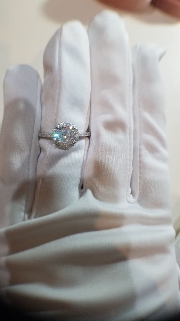 N.ページ！最高級モアサナイト　100面カット　1カラット　ヘイローリング