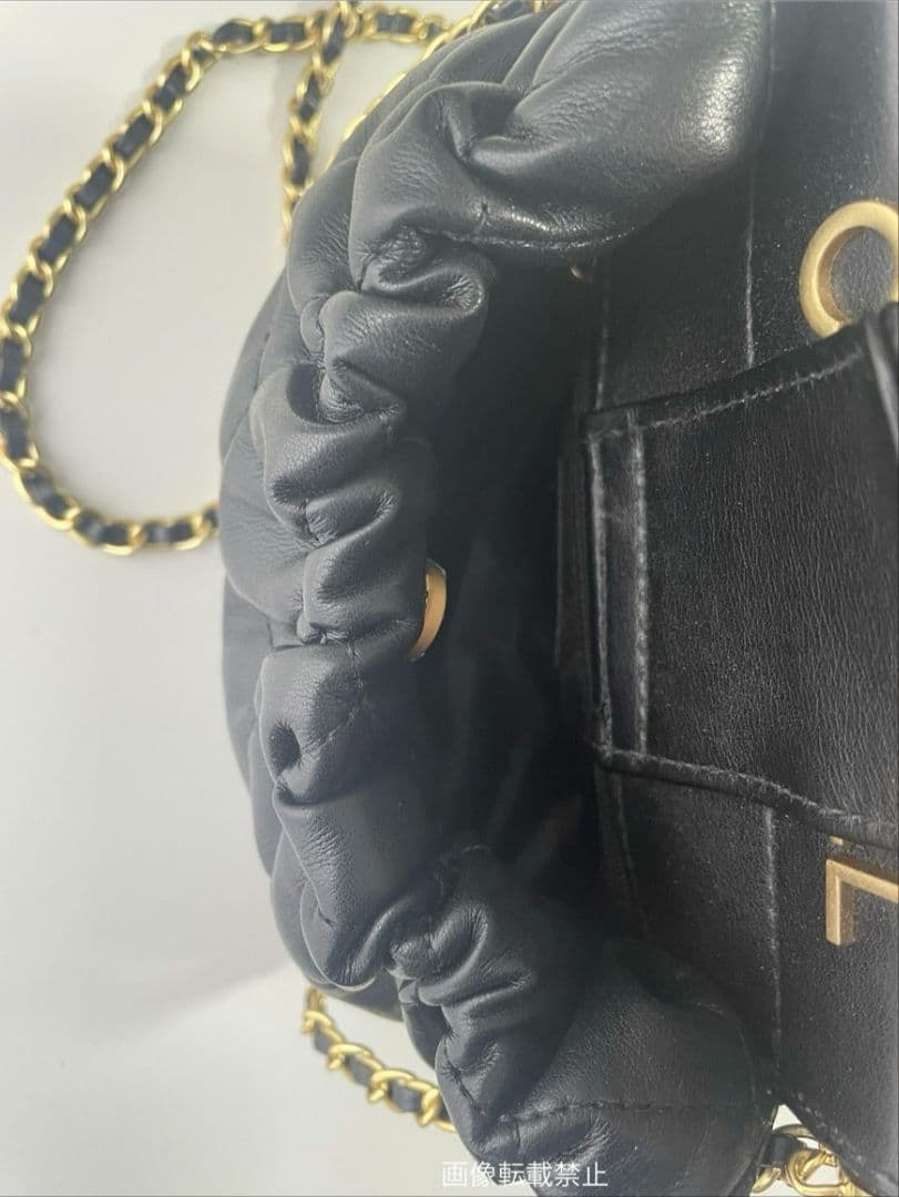 シャネル ノベルティ キルティング チャーム付き ショルダーバッグ