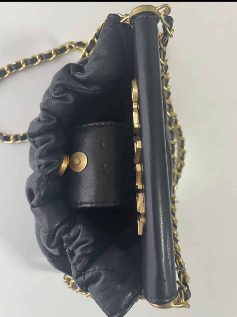 シャネル ノベルティ キルティング チャーム付き ショルダーバッグ