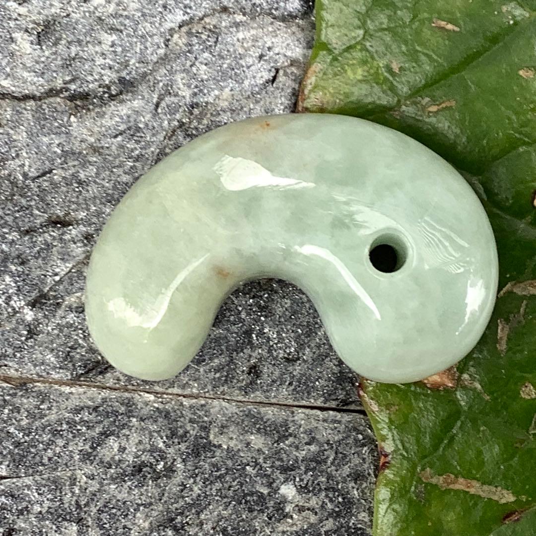 ✳神様からの贈り物‼️糸魚川翡翠勾玉*本物ジェダイト 縁起物をお身近