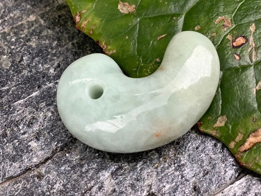 ✳神様からの贈り物‼️糸魚川翡翠勾玉*本物ジェダイト 縁起物をお身近