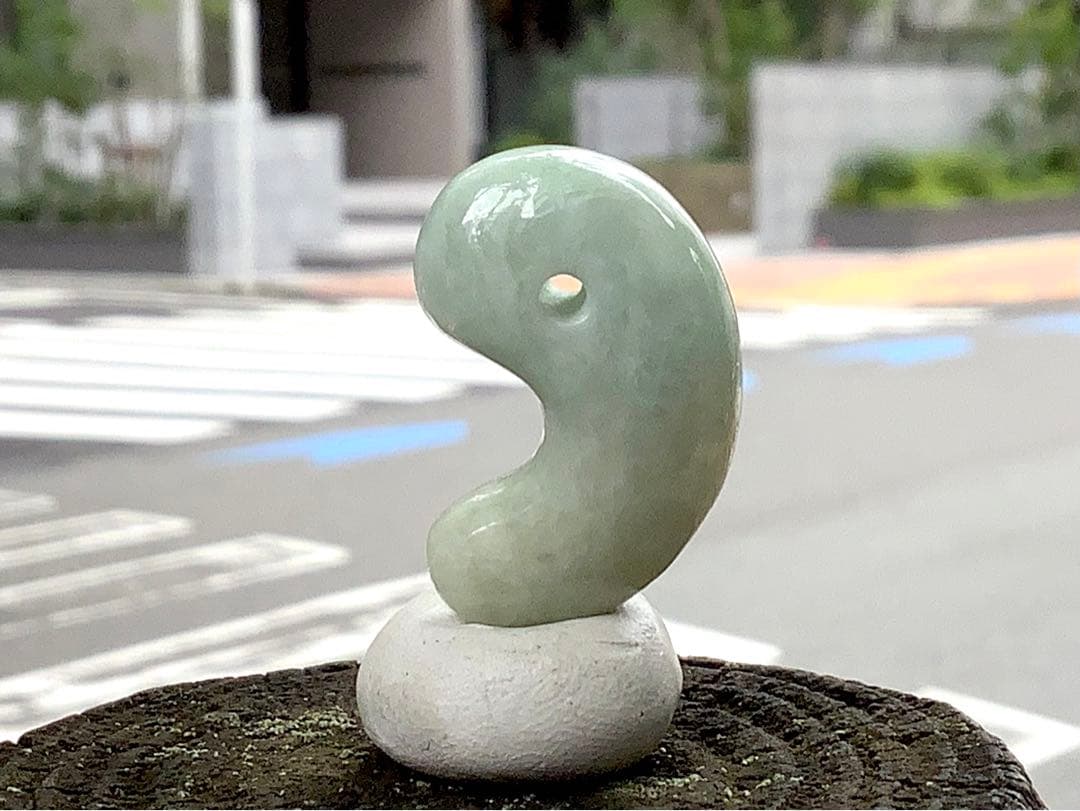 ✳神様からの贈り物‼️糸魚川翡翠勾玉*本物ジェダイト 縁起物をお身近