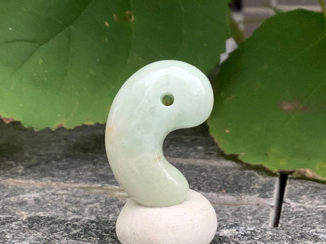 ✳神様からの贈り物‼️糸魚川翡翠勾玉*本物ジェダイト 縁起物をお身近