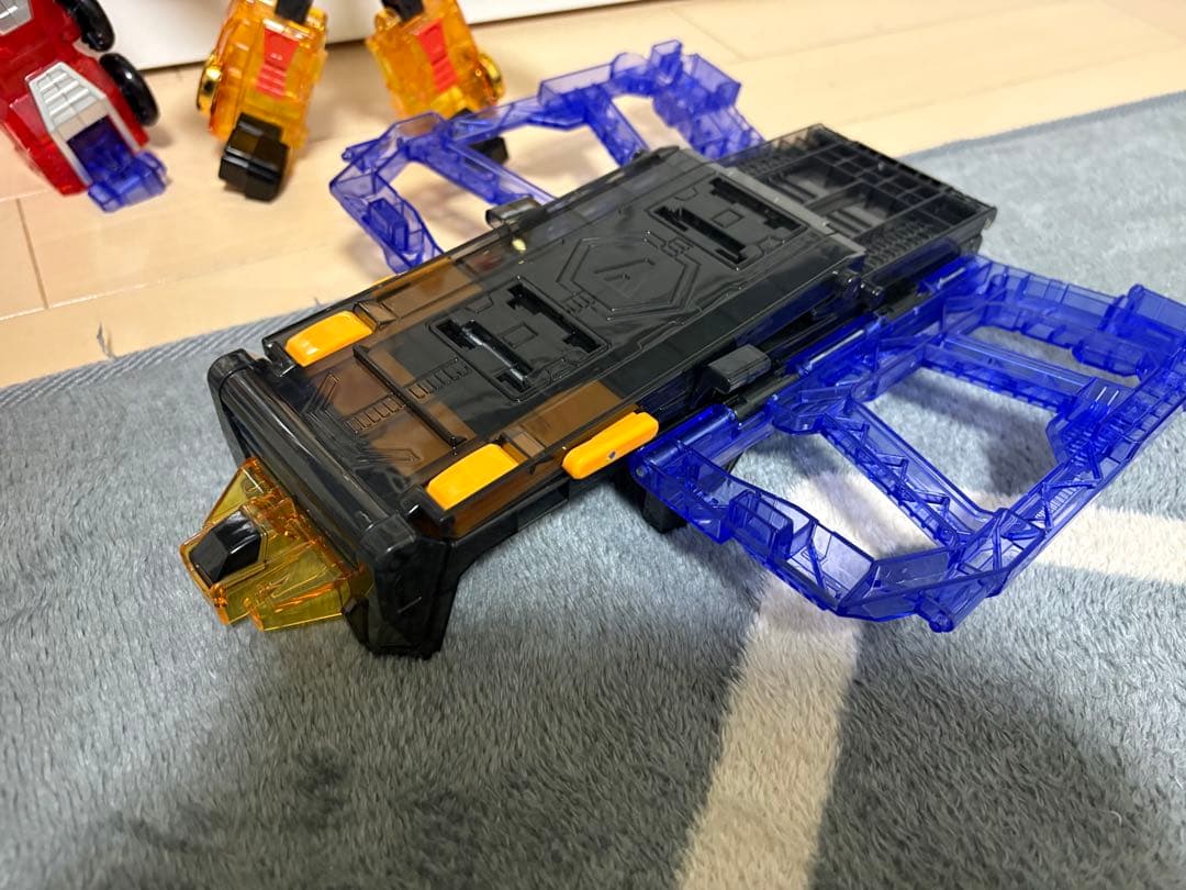 韓国トイ ハローカーボット ジャイアントローダー オールスター 三体合体