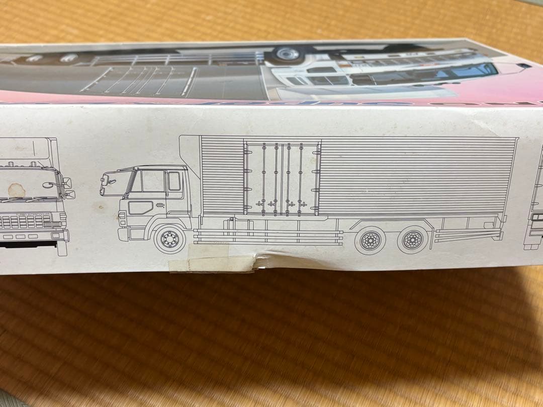 激レアハイルーフ付！1/32日野スーパードルフィン トラックプラモデル