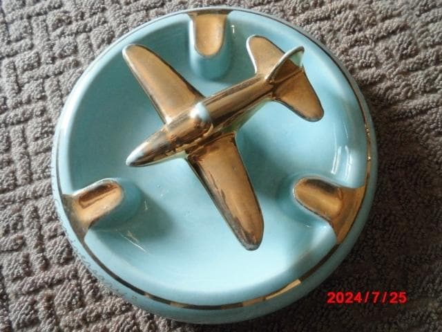 飛行機の灰皿