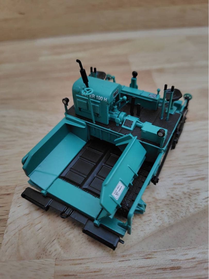 ミニカー NZG 1/50 VOGELE SUPER 100H ROAD PAVER