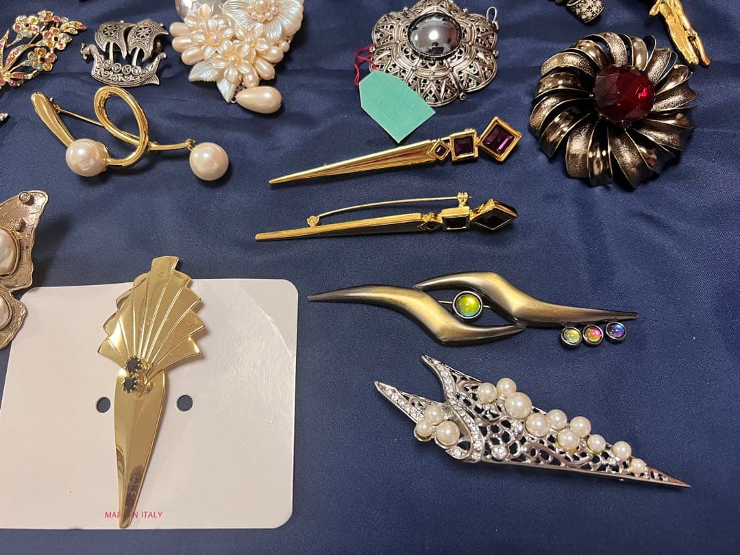 vintage】ブローチ まとめ売り 大量 110点以上 vintage】ブローチ