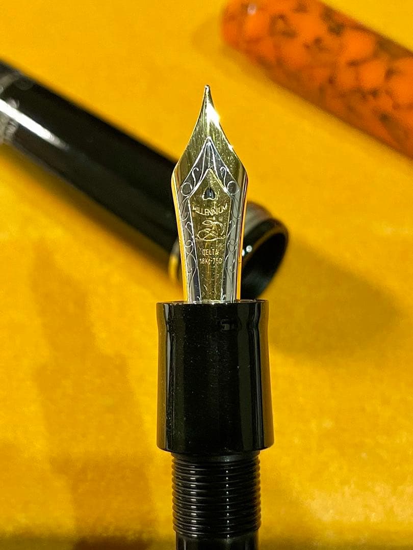超レア デルタ 万年筆 III MILLENNIO コレクション ダークオレンジ