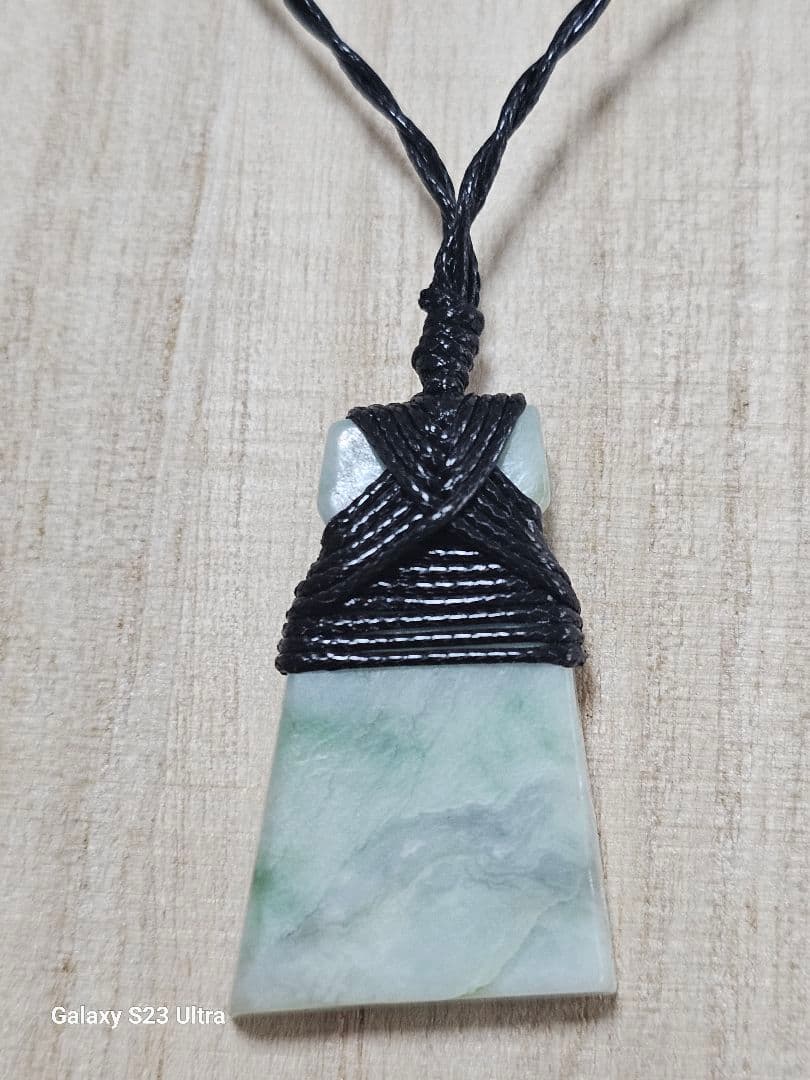 糸魚川翡翠 斧型ペンダント 30x19mm