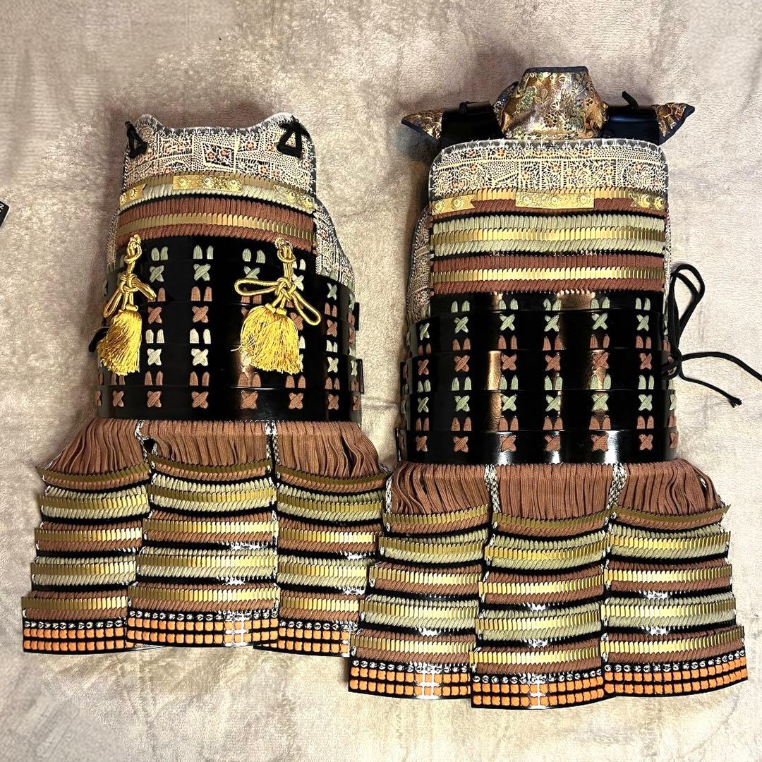 『新品同様 美品！』濃黄•茶糸威 鉄地黒胴当世具足 【甲冑 等身大】 鎧 一式