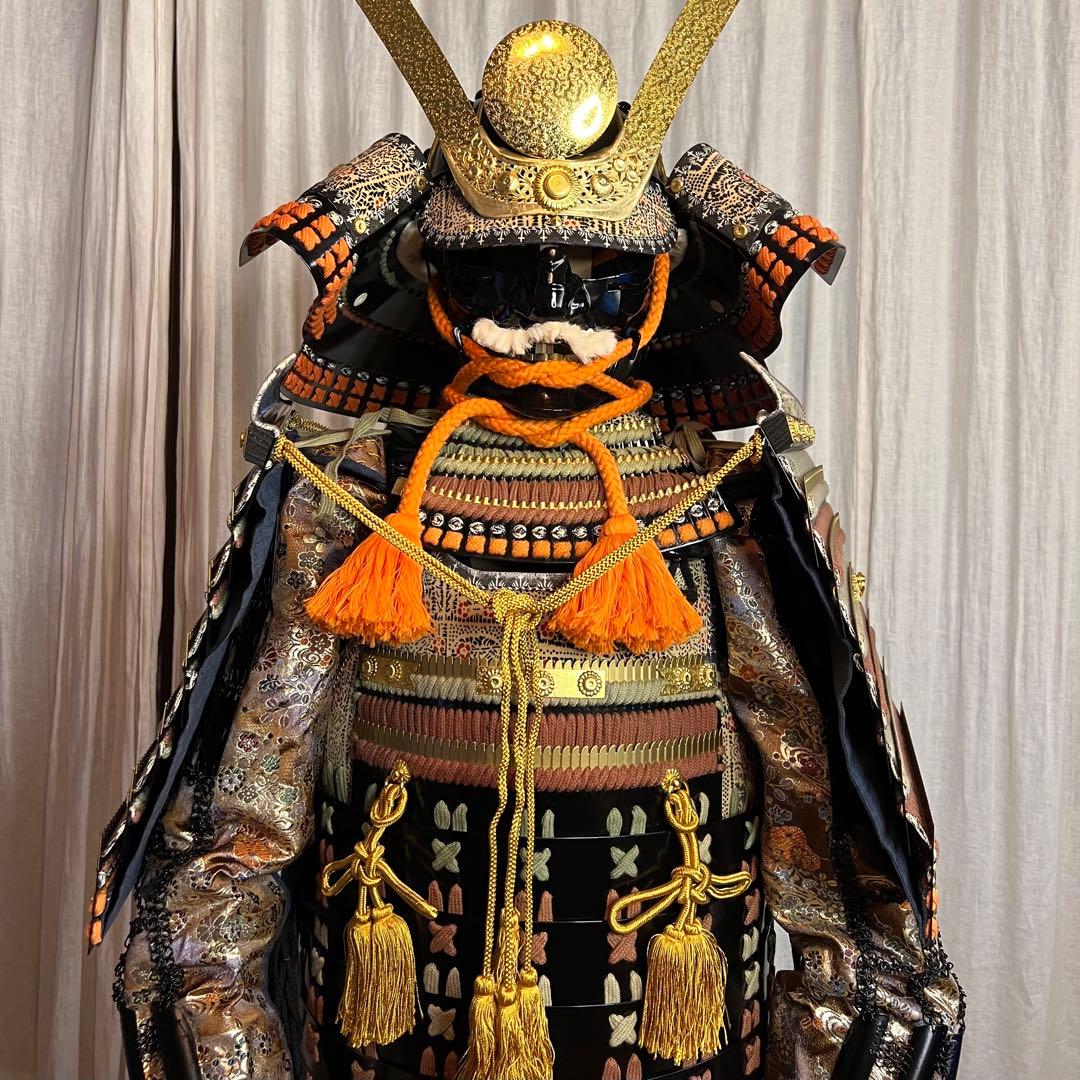 『新品同様 美品！』濃黄•茶糸威 鉄地黒胴当世具足 【甲冑 等身大】 鎧 一式
