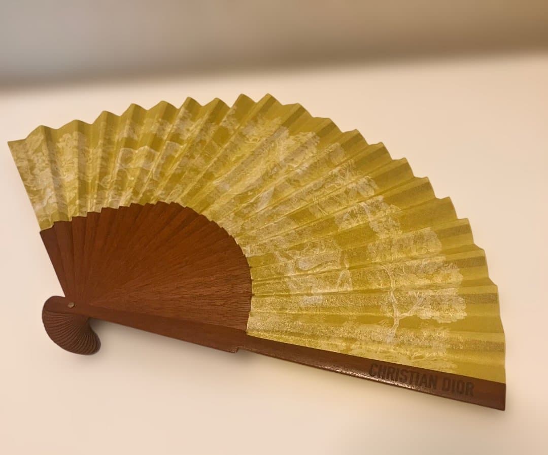 新品・未使用】CHRISTIAN DIOR萌黄色扇子 トワル ドゥ ジュイ - メルカリ
