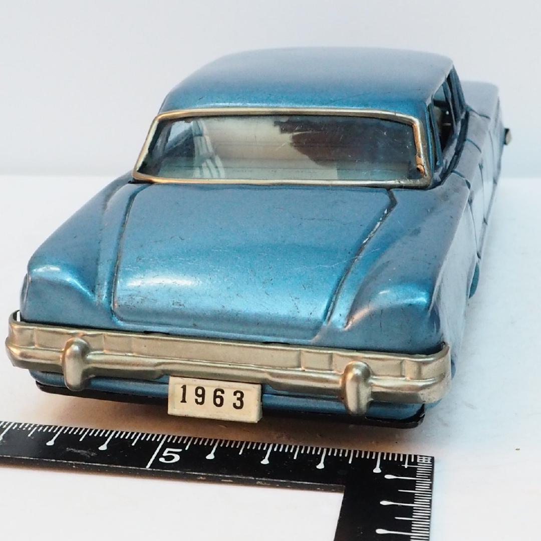 萬代屋【プリムス バリアント セダン青】tinブリキtoy car自動車【箱無】