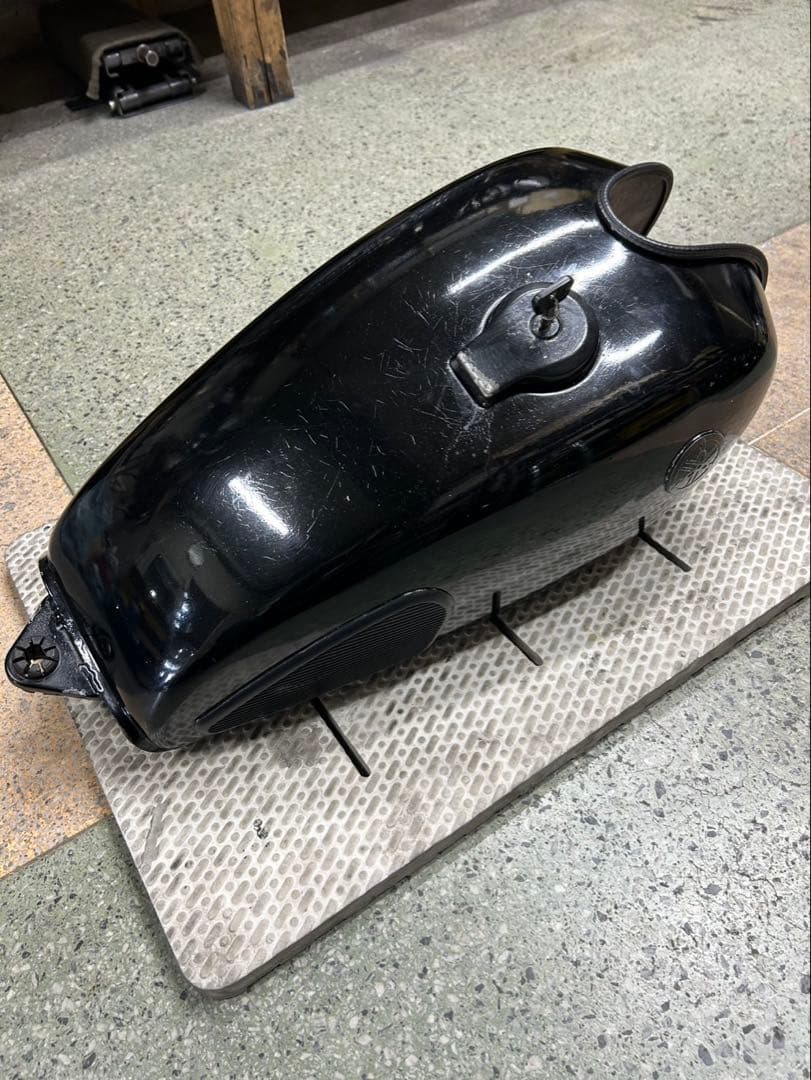 ヤマハ SR400 1JR 純正タンク 凹み箇所あり - メルカリ