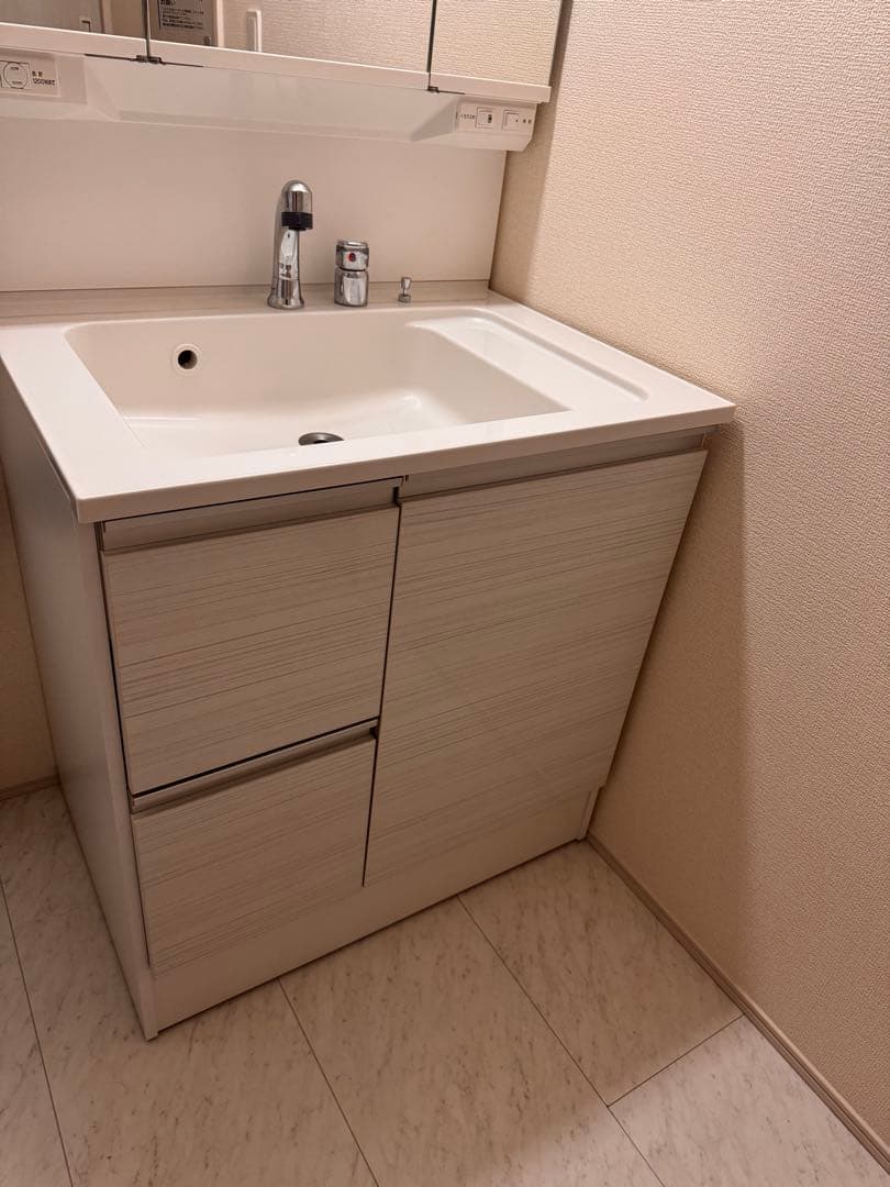 ファーストプラス製　洗面化粧台　洗面台　三面鏡+洗面台　W750 ヒーター付き