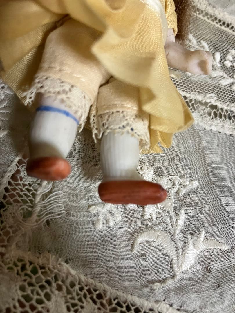 アンティーク黄色ドレスのミニョネット ドイツビスク オールオリジナル