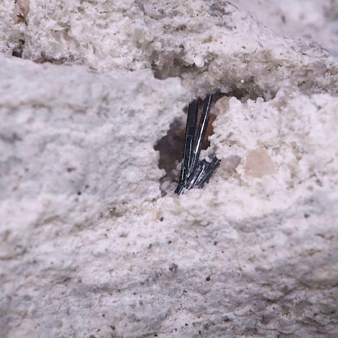 超レア！ピンクトパーズ 236.5g 原石 TZ366鉱物　パワーストーン天然石