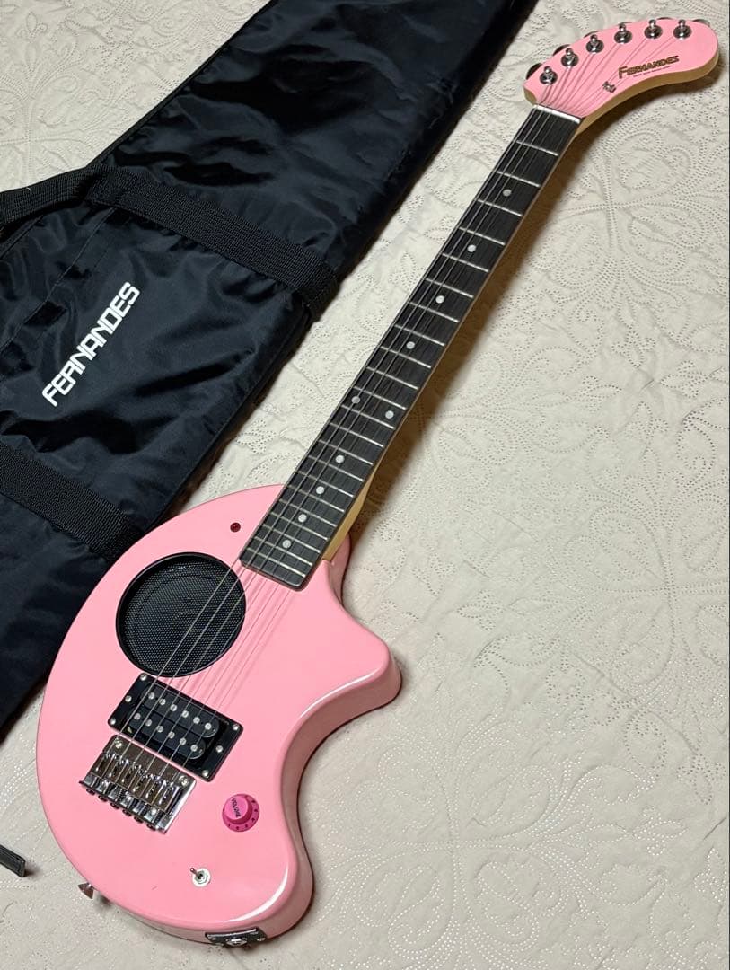 超美品 フェルナンデス ZO-3 エレキギター ピンク ソフトケース付き
