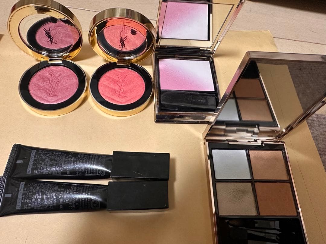YSLチーク、LUNASOLアイシャドウ、BAコンシーラー、Diorハイライト
