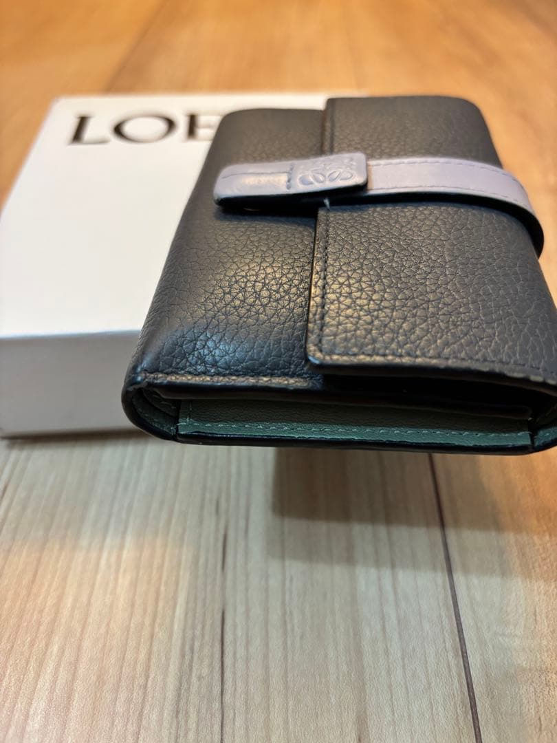 LOEWE 黒とグレーの三つ折り財布 - メルカリ