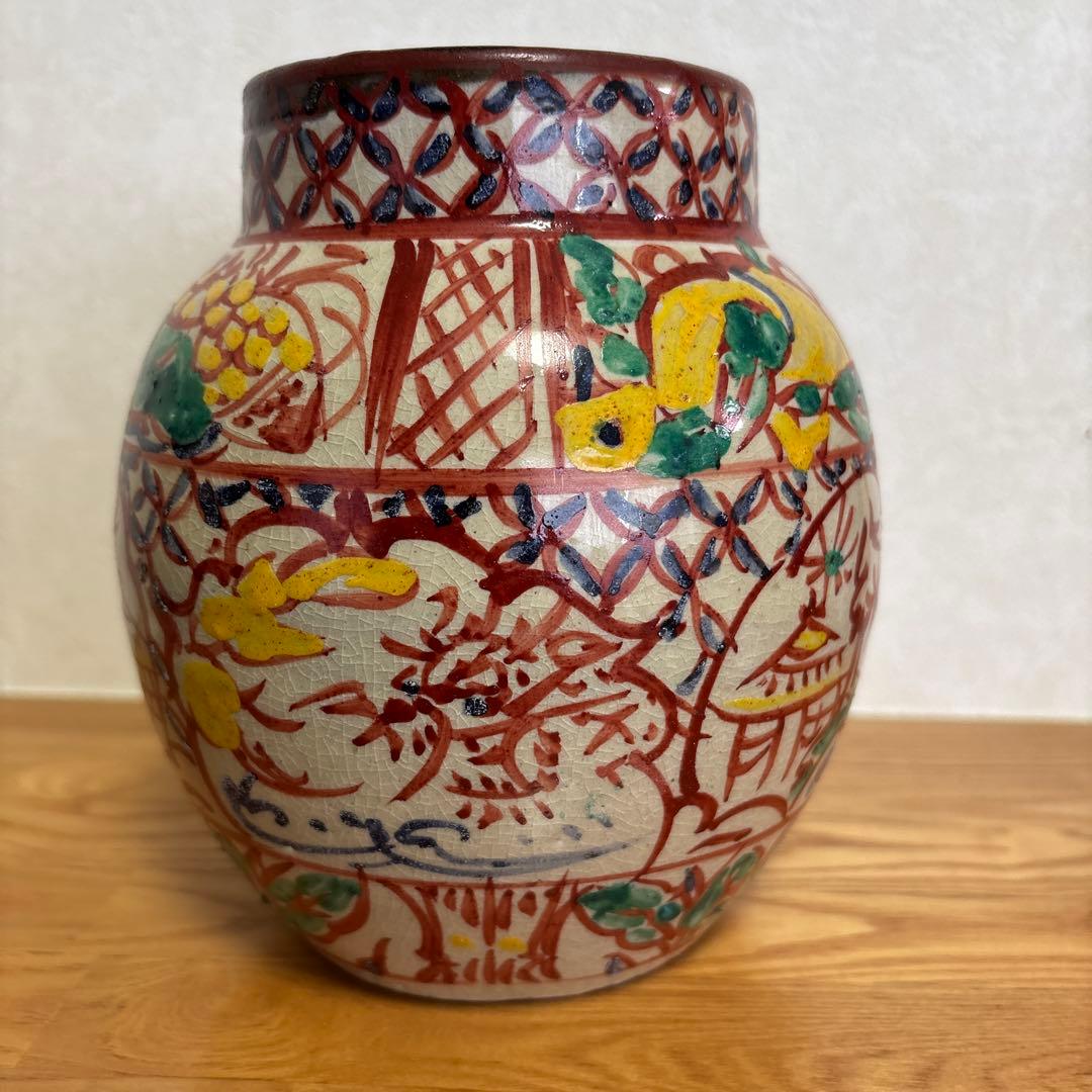 小橋川永昌（二代目仁王）赤絵壺 一等彫刻の紋様