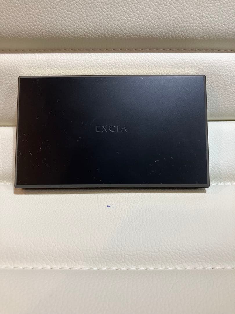 アルビオンエクシア　アンテリサンスエマルジョンファンデーションNA201