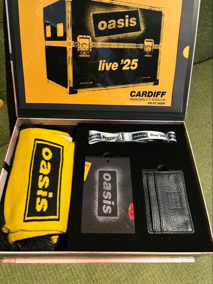 oasis live '25 Cardiff限定 vip box - メルカリ