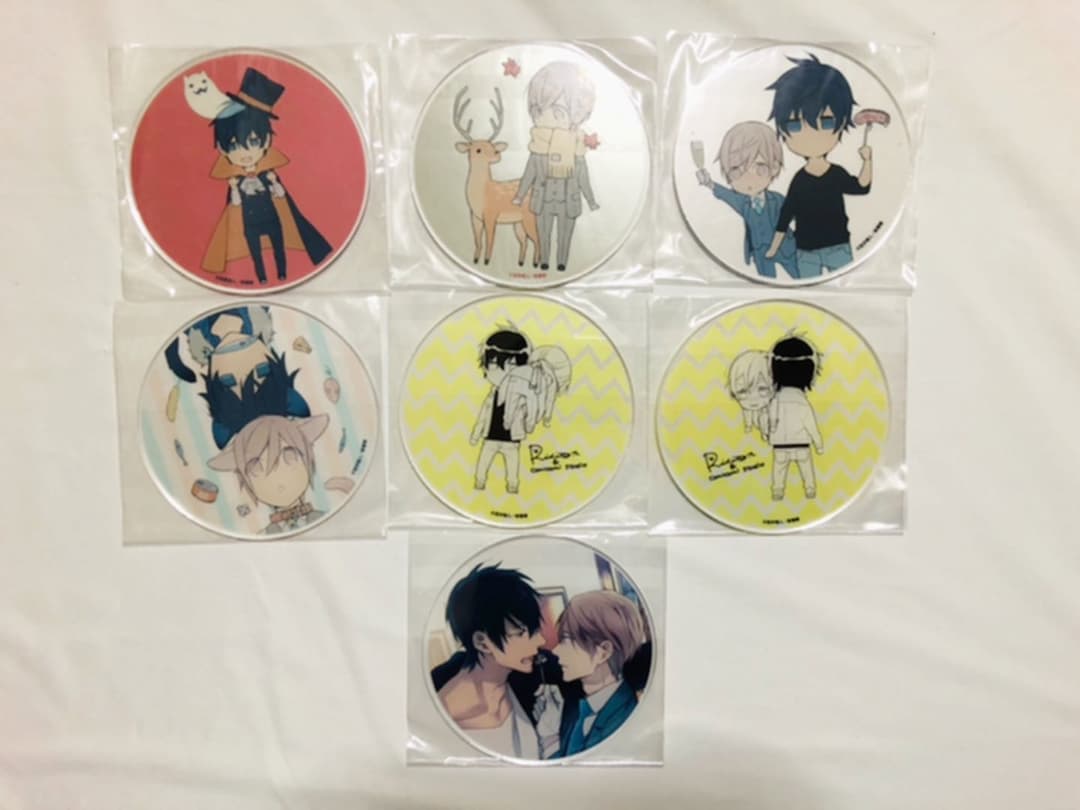 宝石商リチャード氏の謎鑑定 Amazon限定版 B2布ポスター 75mm缶バッジ