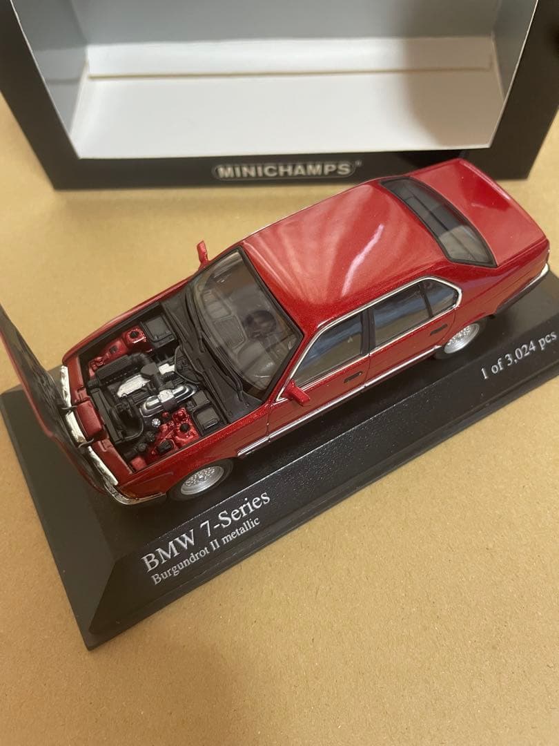 BMW 7-Series 1986 Red llic ミニカー