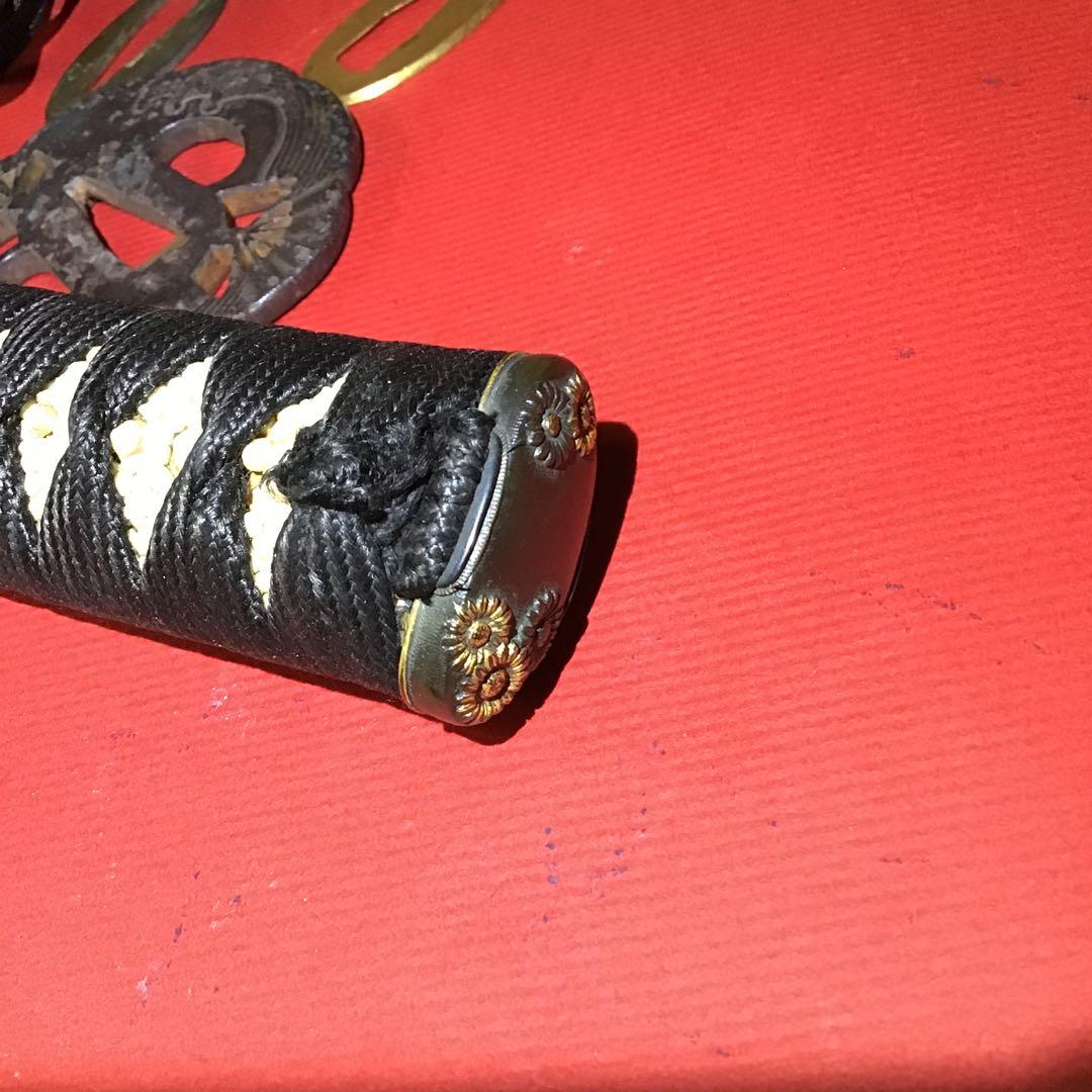 脇差拵　菊花図柄縁頭　鍔桜扇透　繋ぎは木製　　　　　書1