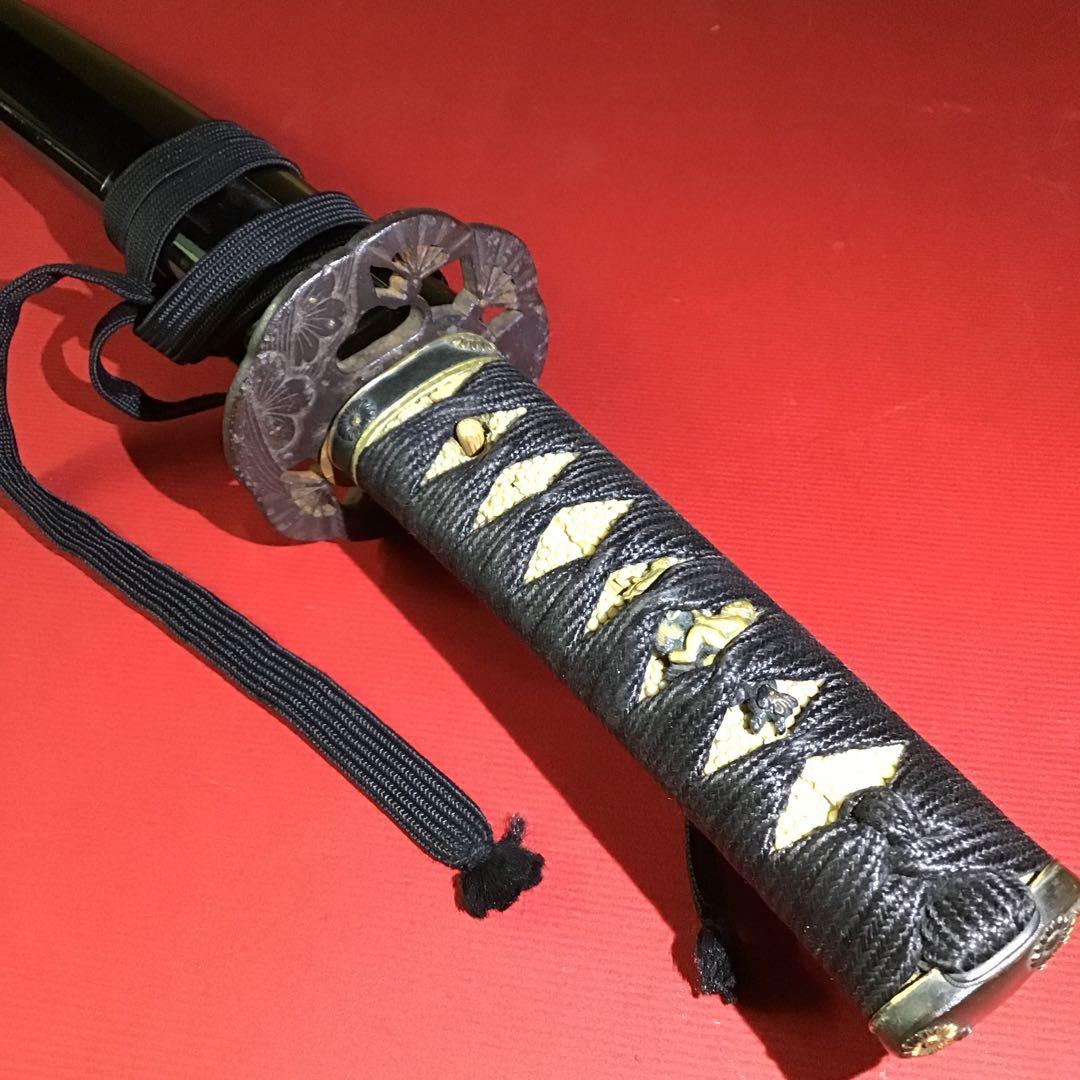 脇差拵　菊花図柄縁頭　鍔桜扇透　繋ぎは木製　　　　　書1