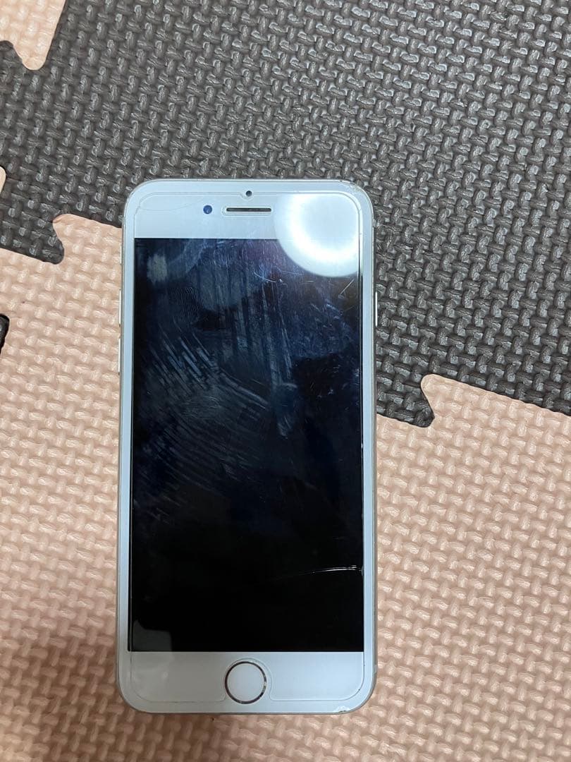 iPhone 8 シルバー 64 GB docomo